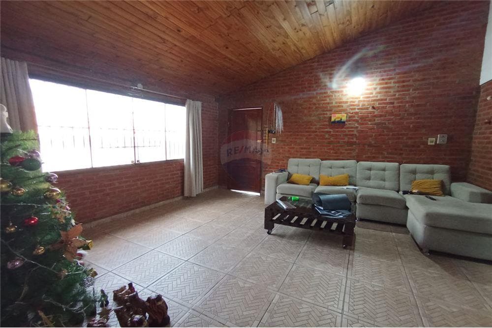 Casa en asuncion sobre asfalto zeballos cue, foto 4