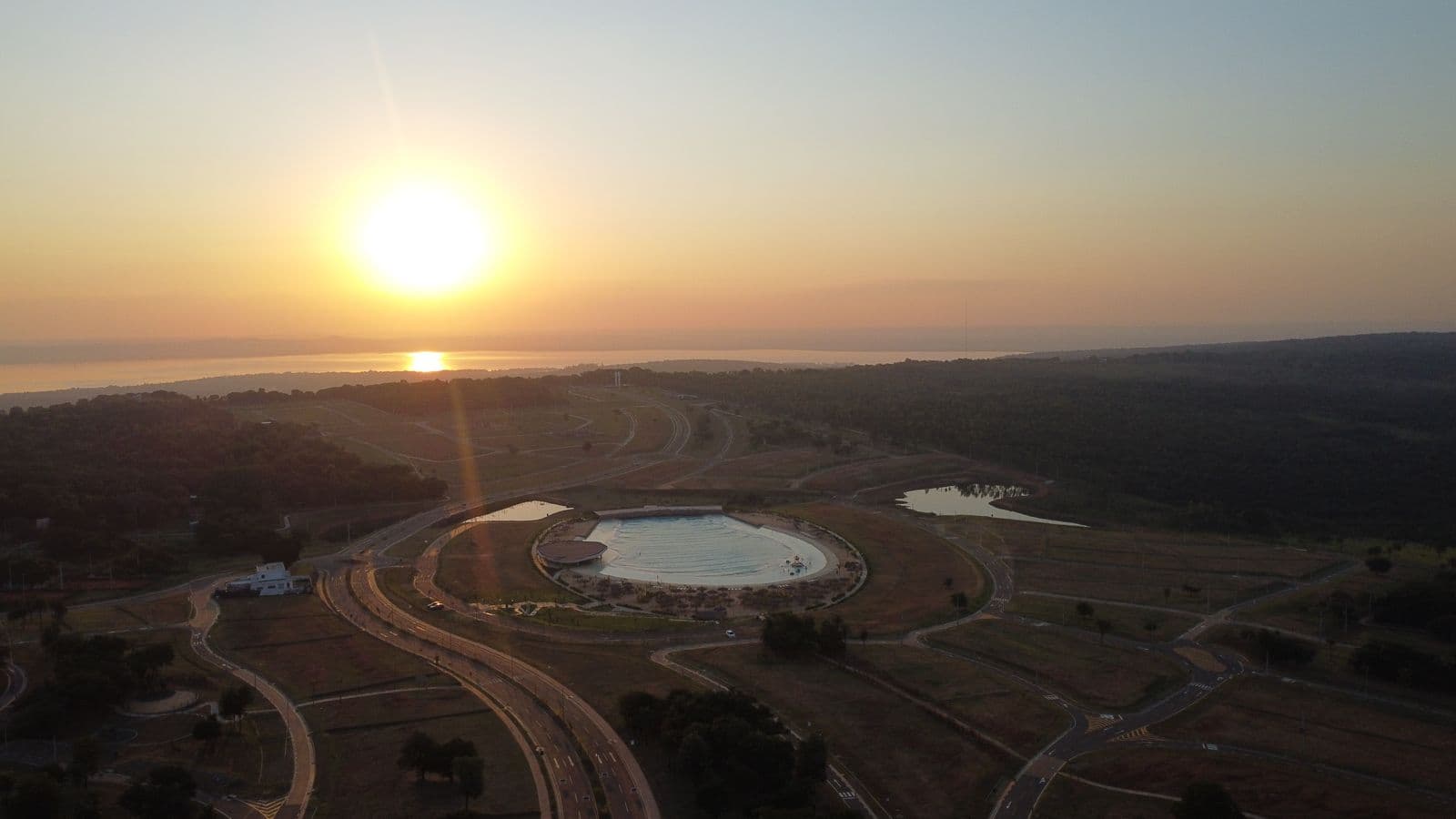 Lote en AquaBrava – Laguna con olas, árboles frutales, financiación
