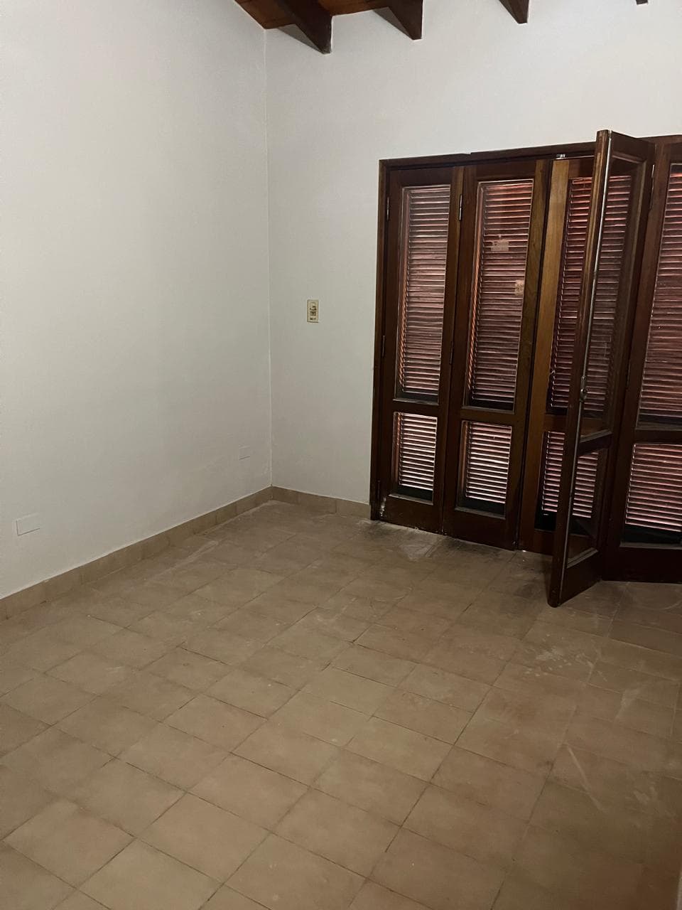Amplia Residencia En El Barrio Santa Librada De Asunción, a excelente precio — foto 3