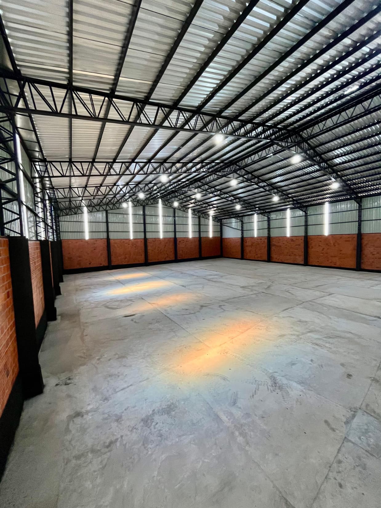 En Venta Amplio Depósito A Estrenar En Mariano Roque Alonso, foto 1