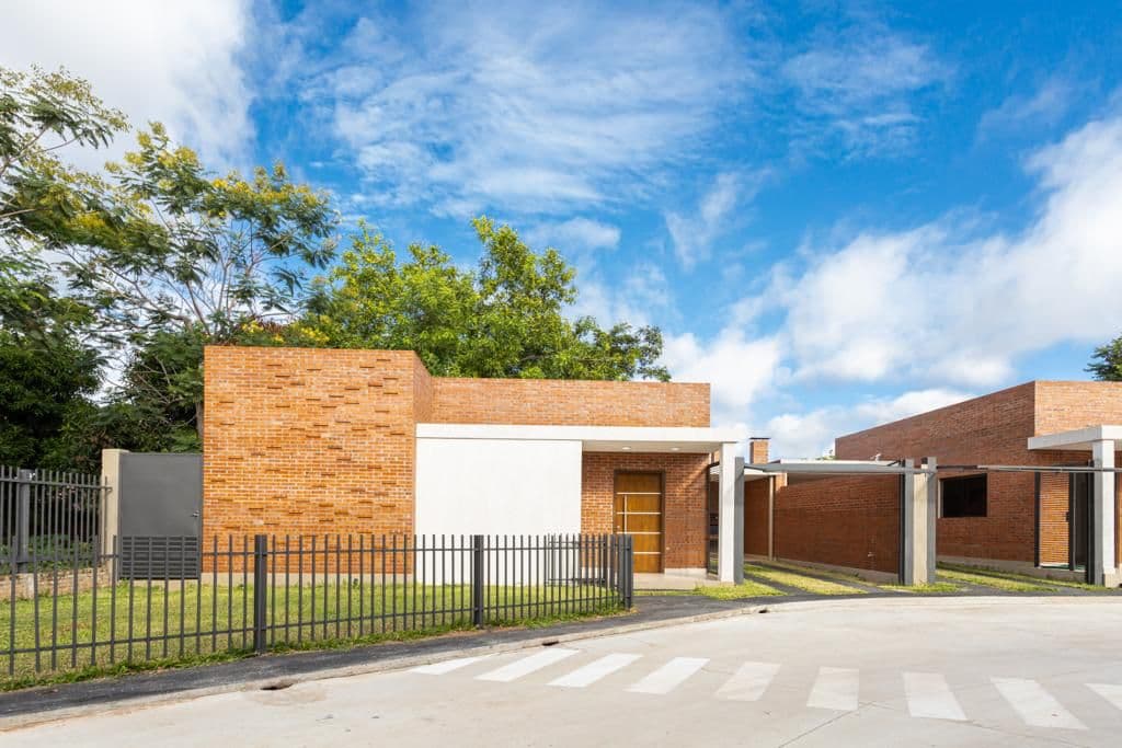Casa a estrenar en barrio cerrado en San Lorenzo, foto 1