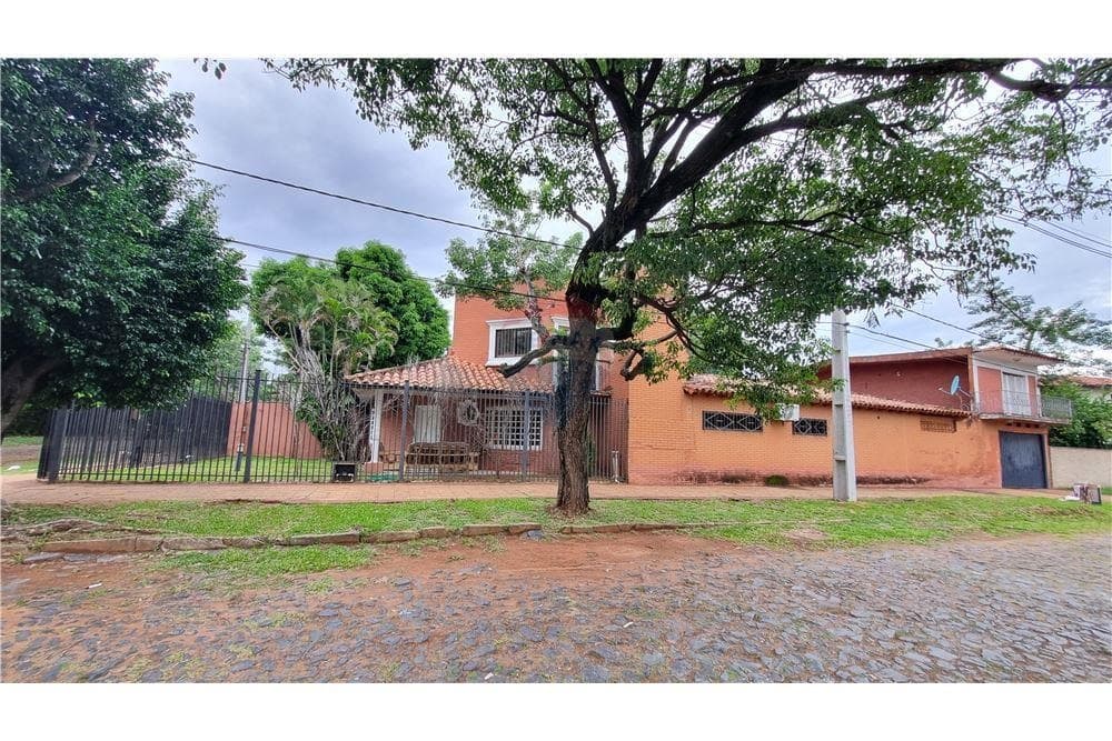 En venta amplia residencia en ita enramada, foto 1