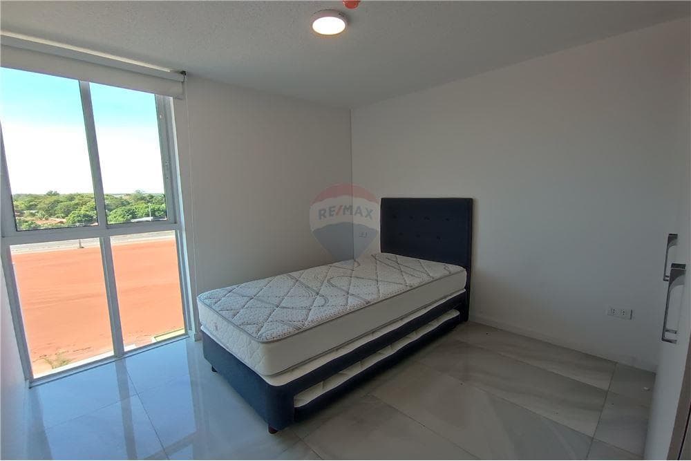 Dpto de 2 dorm. Semi amoblado en altamira — foto 4