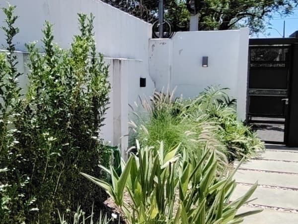 Los laureles! Importante residencia en alquiler, foto 3