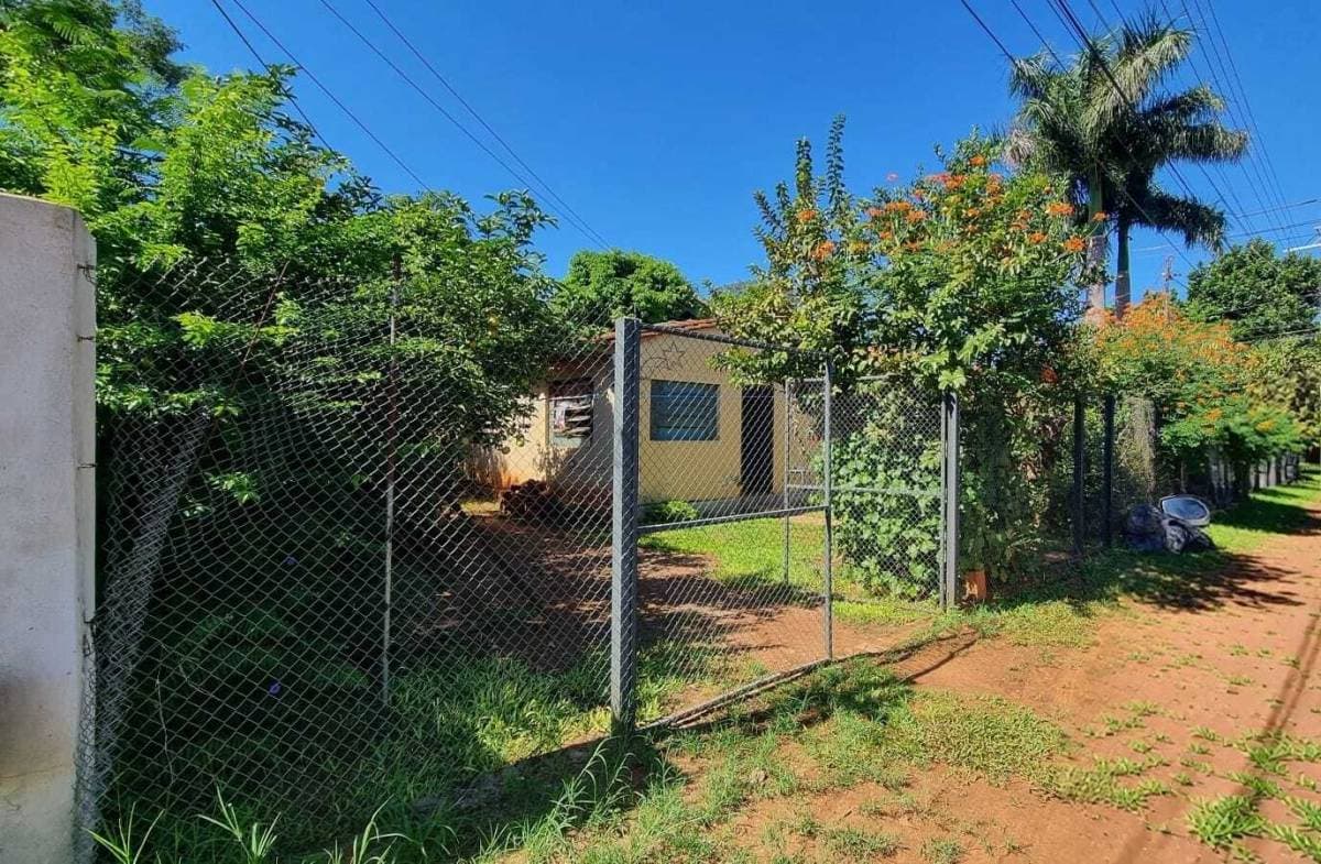 Terreno con casa en Luque