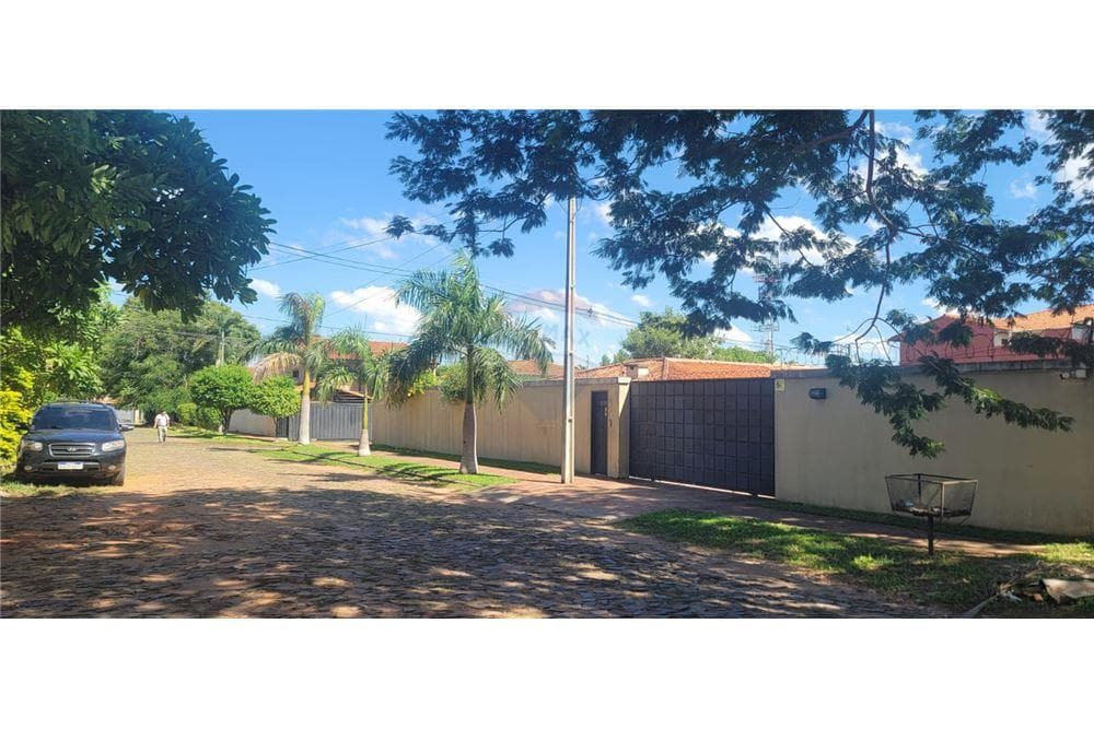 Residencia en esquina en barrio Recoleta