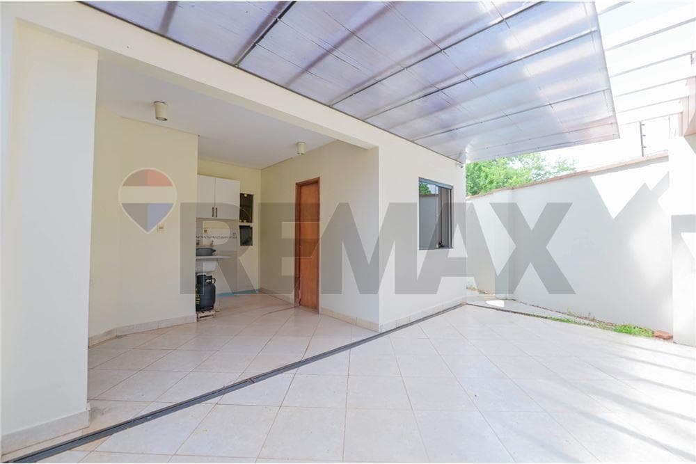 Casa - Alquiler - Loma Pytá, Paraguay, foto 3