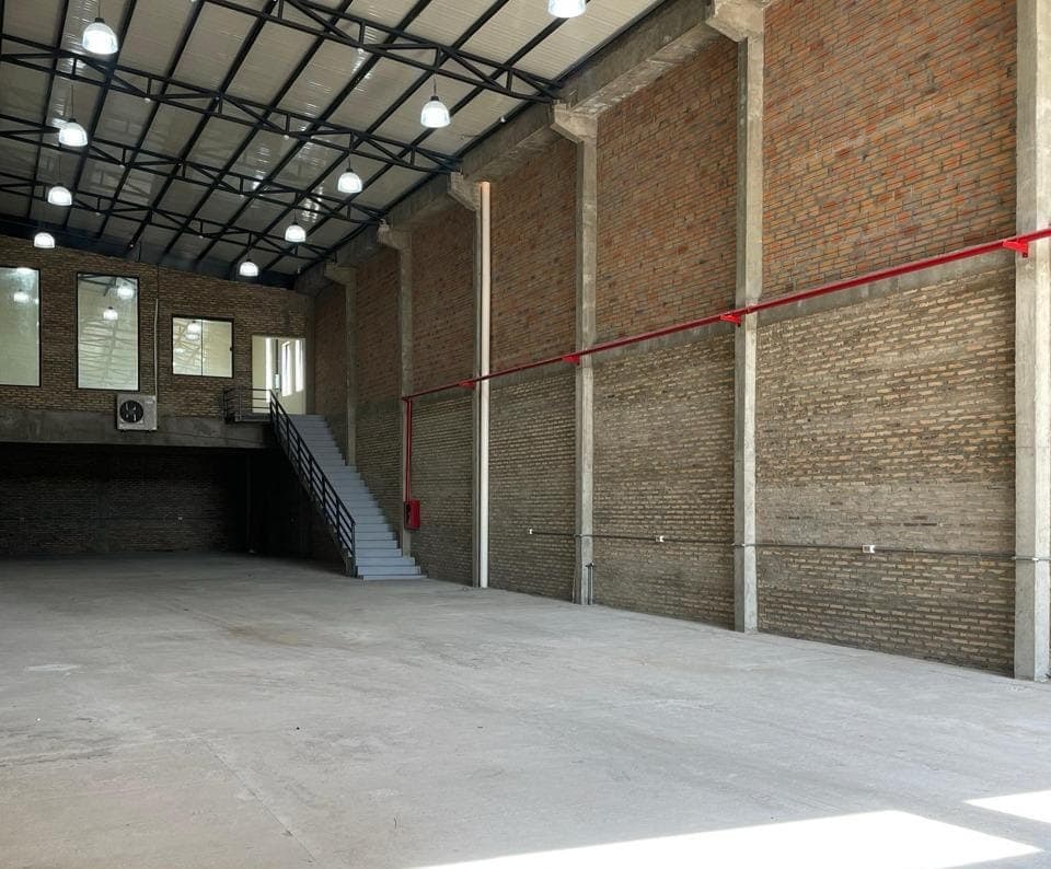Hermoso deposito con oficinas en asuncion zona artigas — foto 3