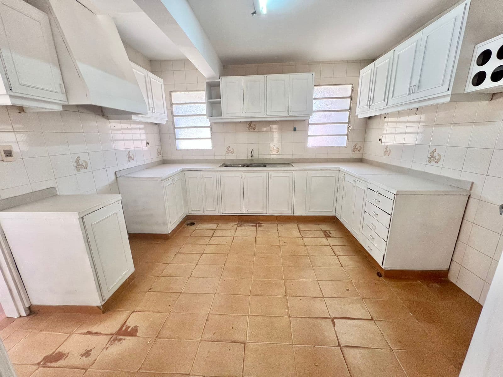 En Venta Casa De 2 Pisos En Barrio Herrera V137/ — foto 3