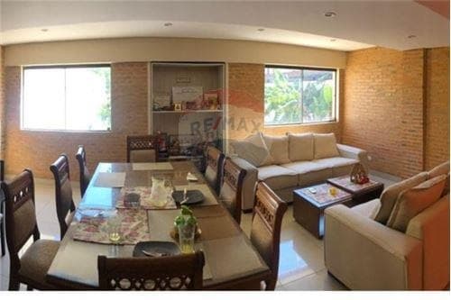 Imponete residencia de 36 metros de frente