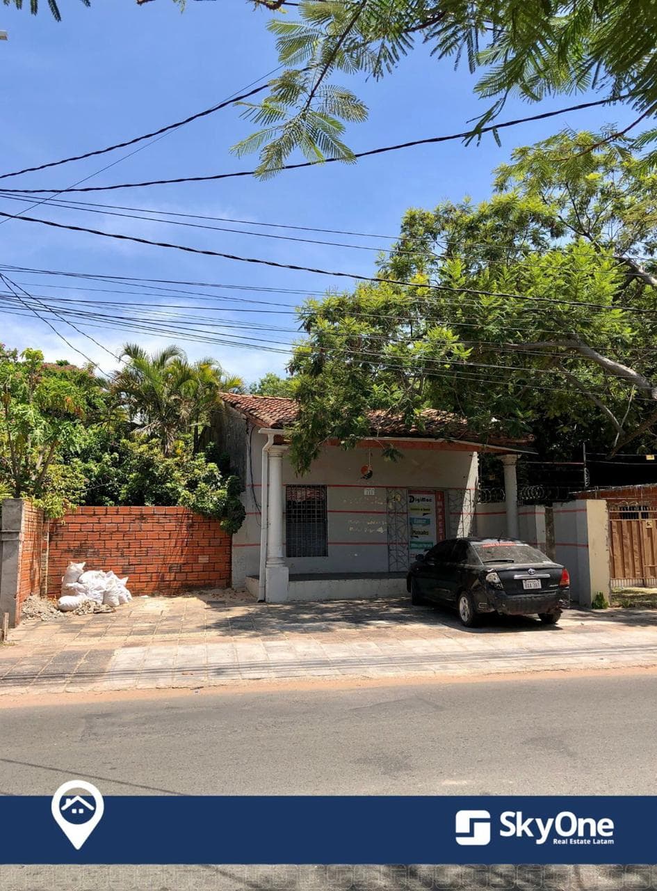 VENDO terreno con vieja construccion