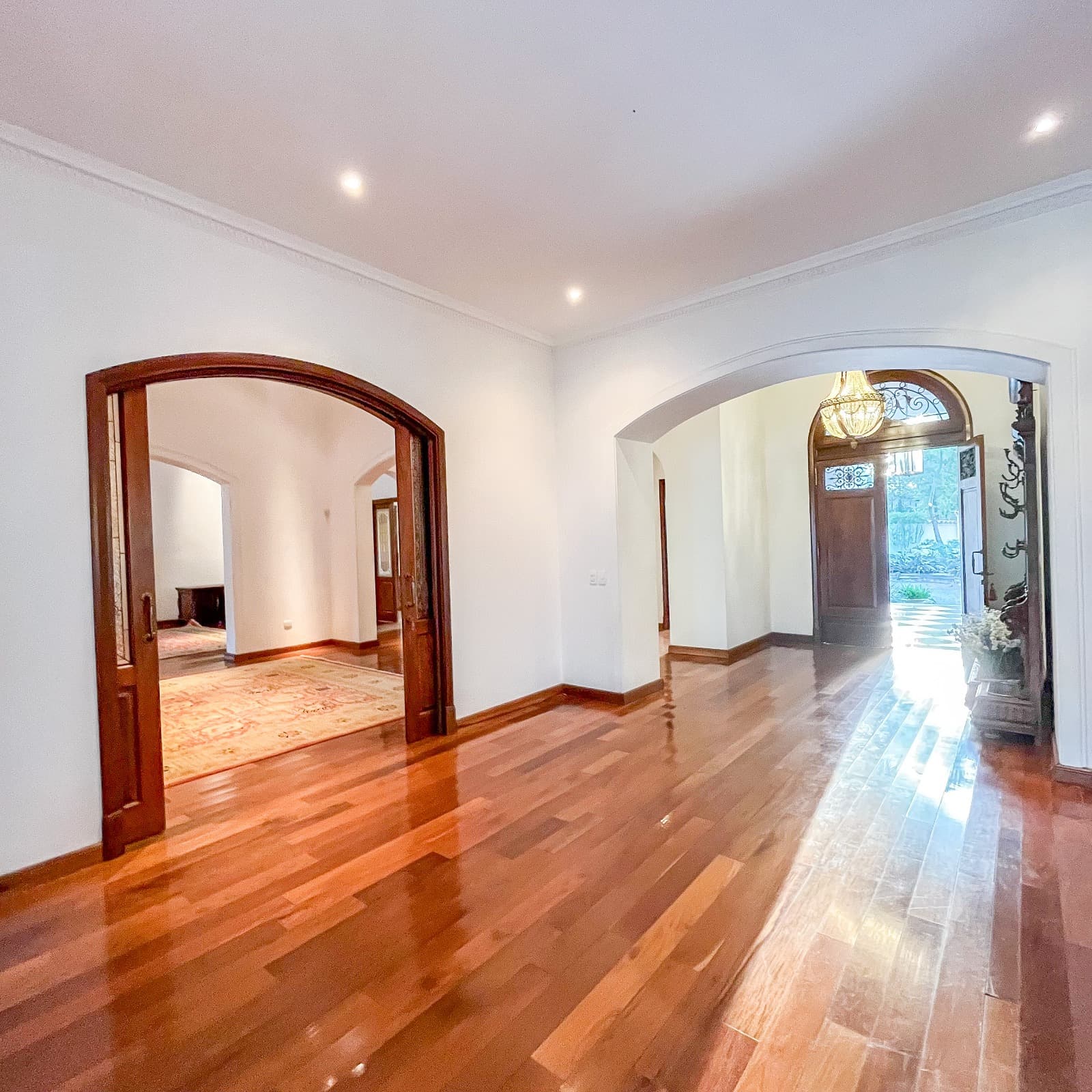 En venta – exclusiva residencia de lujo en surubi’í, foto 5
