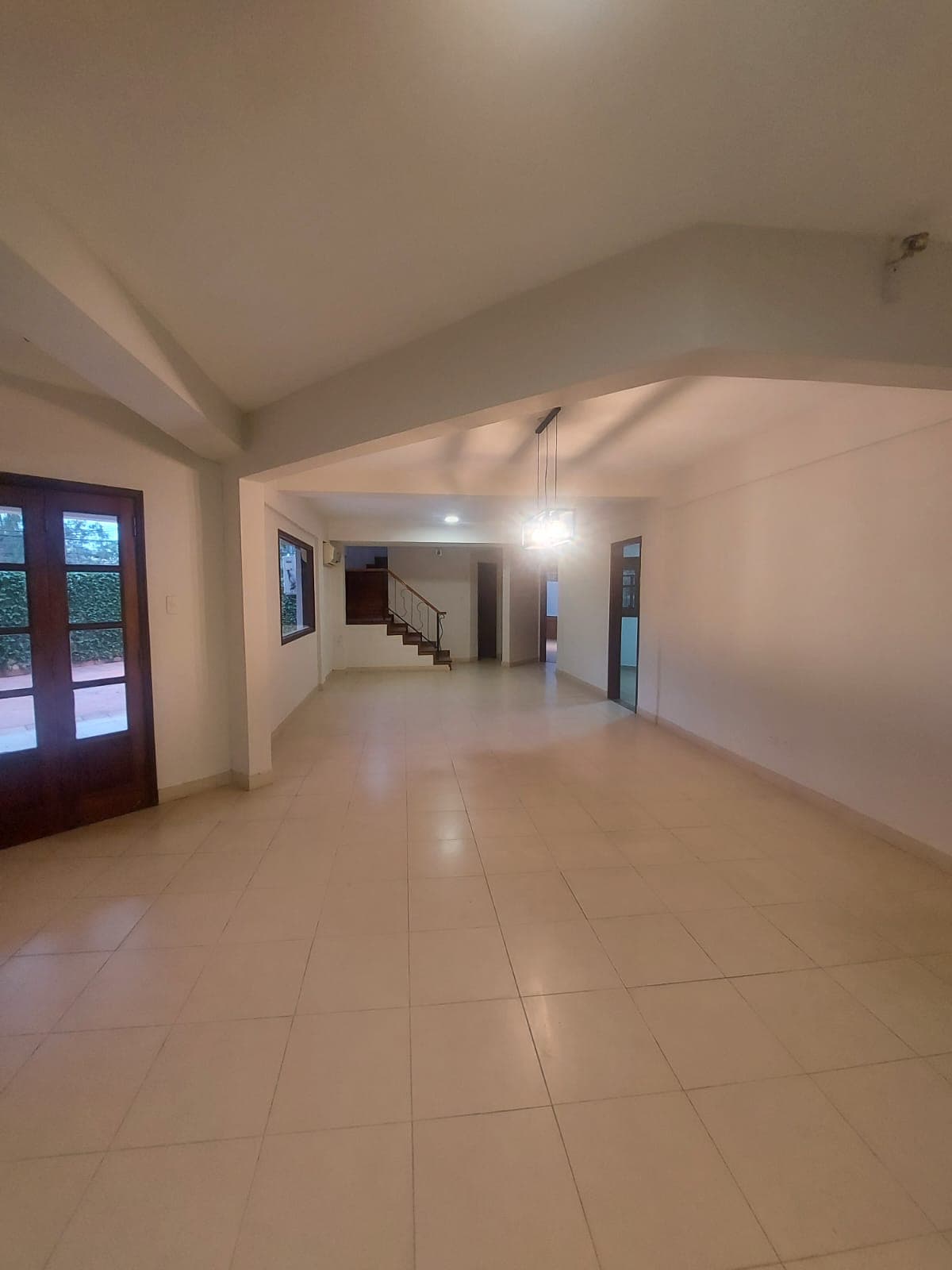 Casa c / pisina en pequeño condominio en barrio mcal. Estigarribia, foto 1