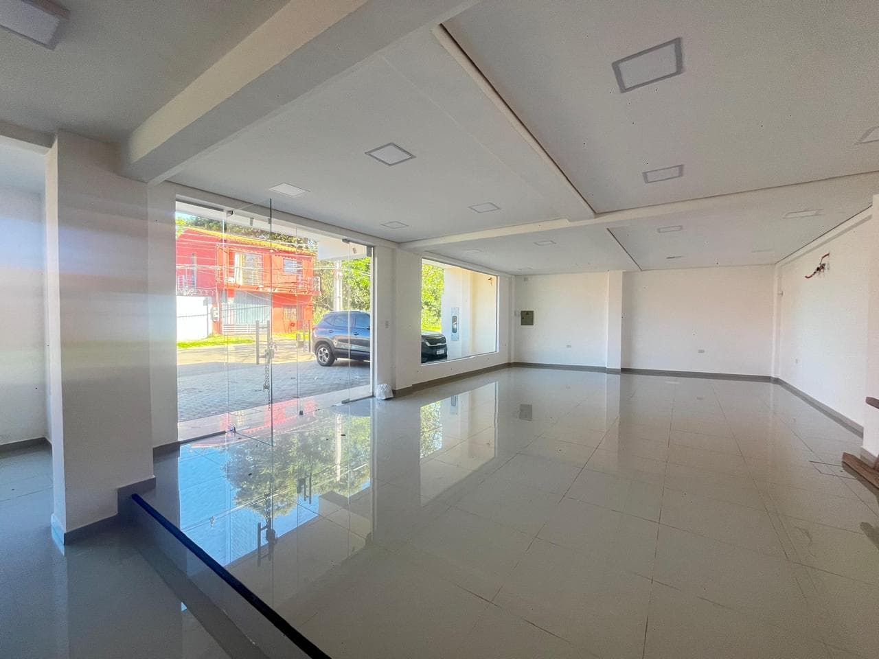 Alquilo salon comercial en loma merlo