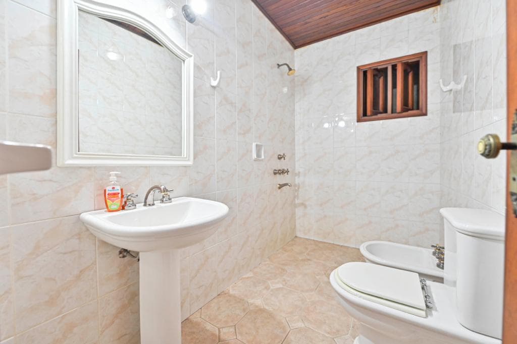 En Venta Amplia Residencia en el barrio Mariscal Estigarribia, Asunción, foto 3