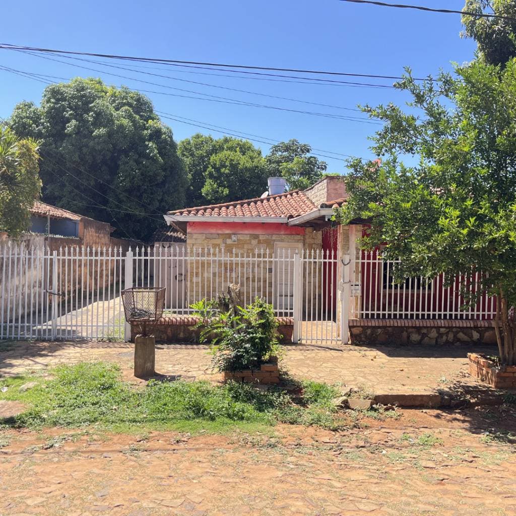 Venta de casa a remodelar o demoler – laurelty, Luque