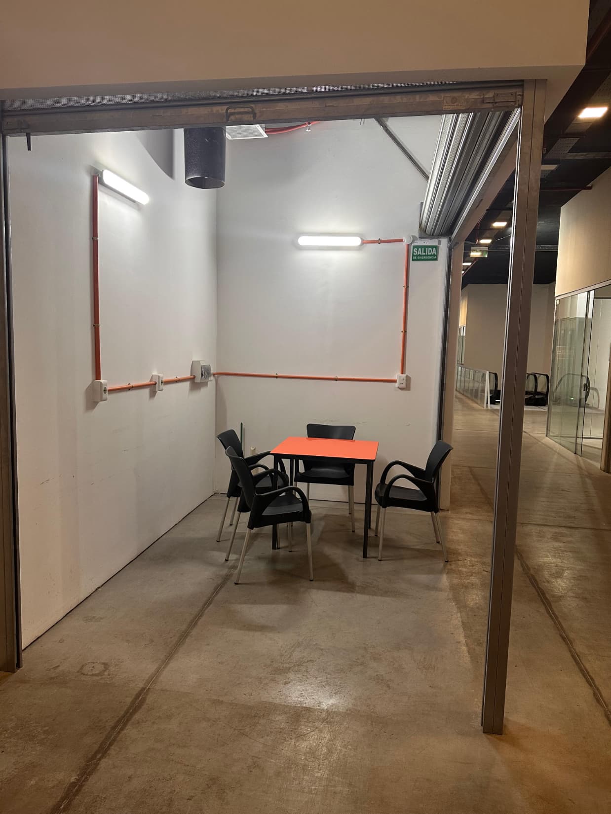 Salón Comercial En Galeria M4 (mercado 4) — foto 4
