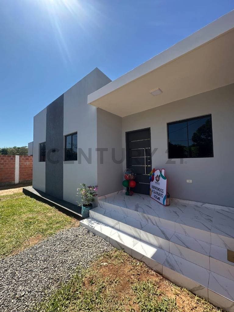 Vendo casa a estrenar en capiata