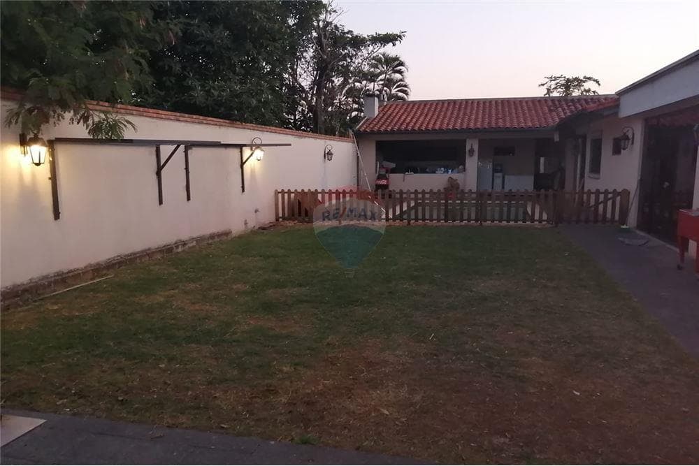 En venta Casa con pileta en Barrio Herrera, foto 2