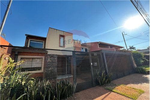 Alquilo casa en villa aurelia