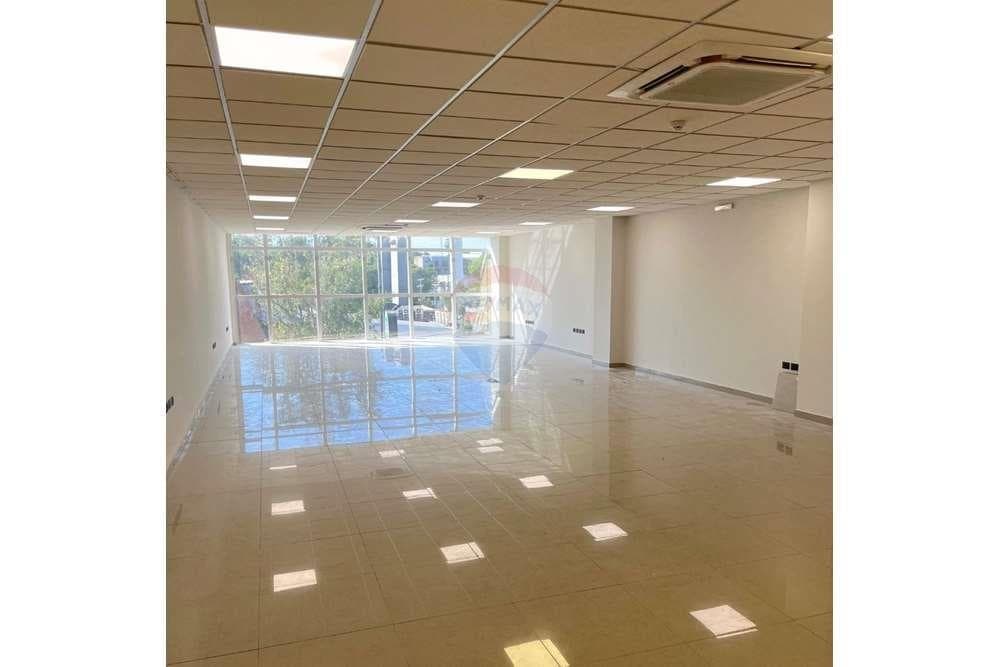 Alquilo oficina en Villa Morra 120 m2