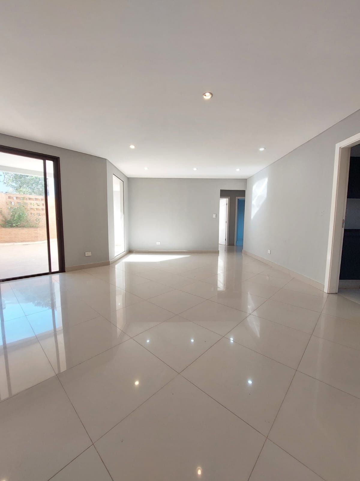 Vendo Departamento de 3 habitaciones con patio. PB. Condominio Moravia