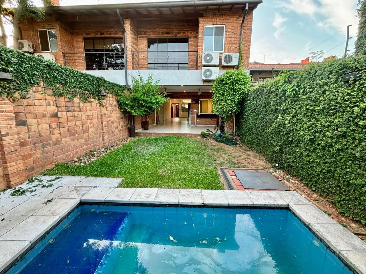 Alquilo Duplex Barrio Miraflores, zona Stma.Trinidad