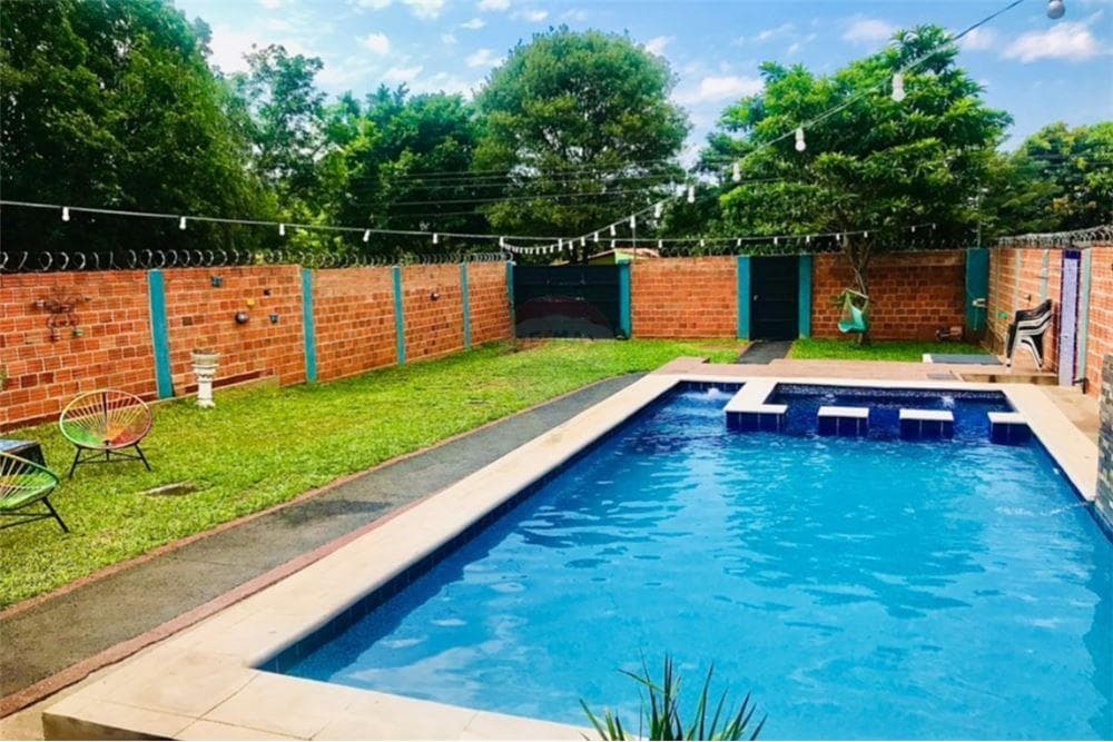 Alquilo casa con piscina en Capiatá