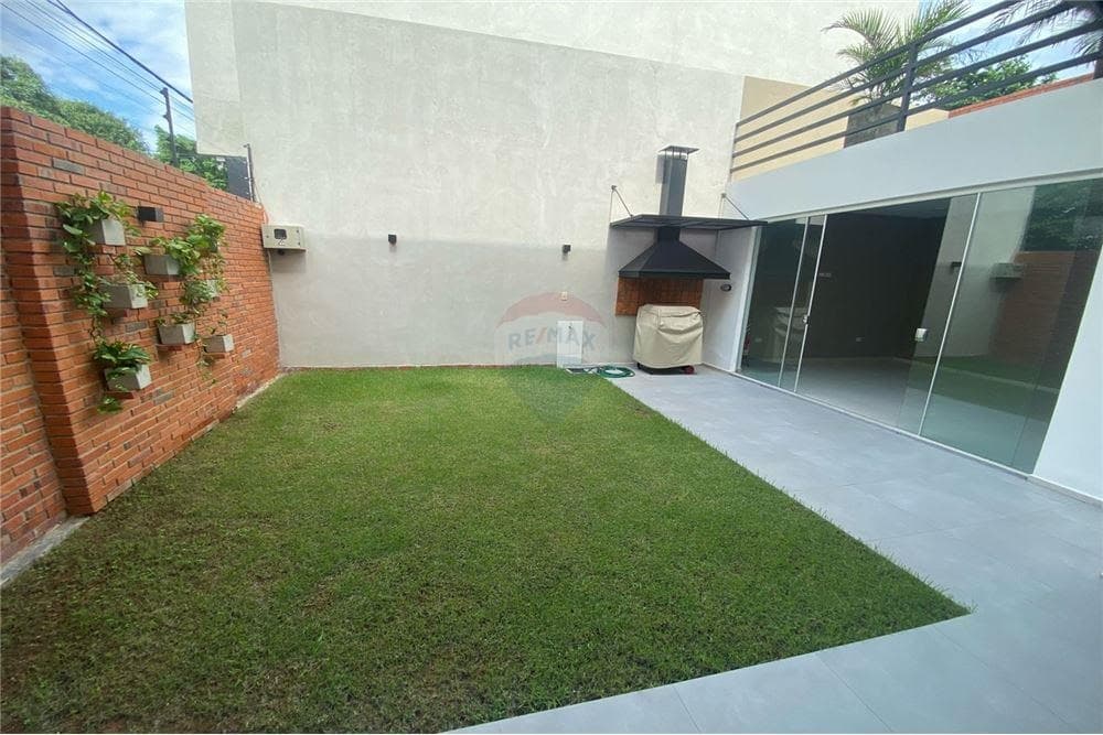 Triplex en barrio Jara, foto 2
