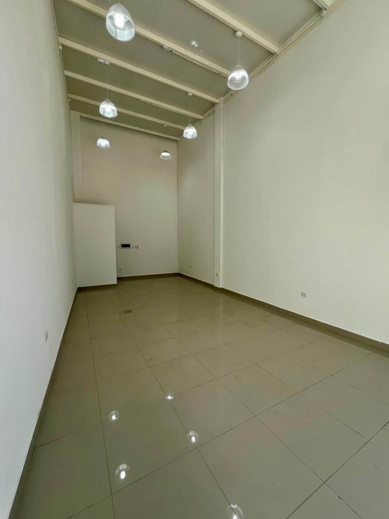Local comercial en alquiler – Fernando de la Mora — foto 4