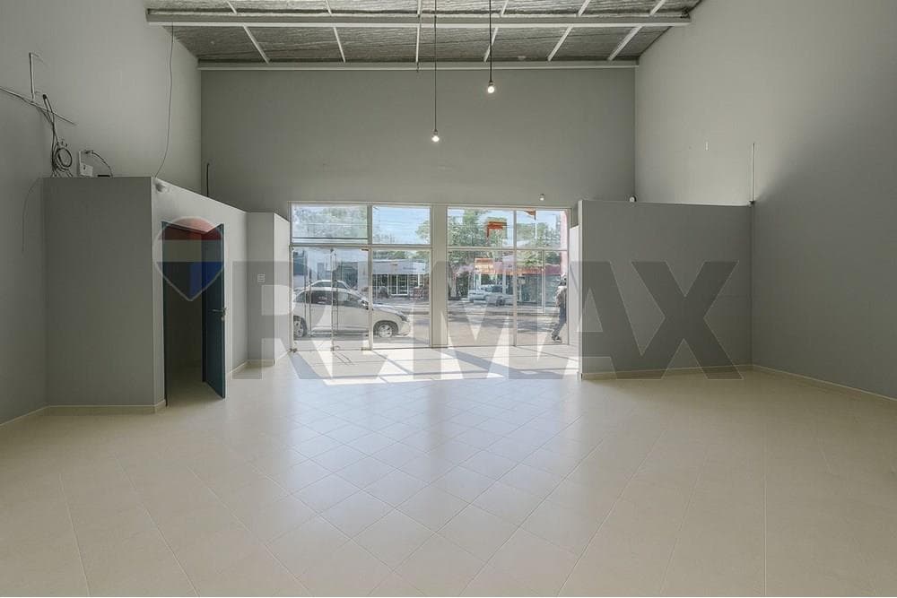 Alquilo salon comercial en cuidad nueva