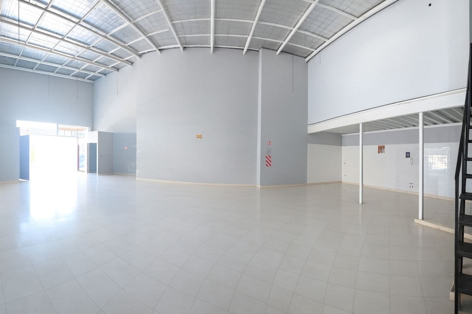 Salon comercial en cuidad nueva, foto 3