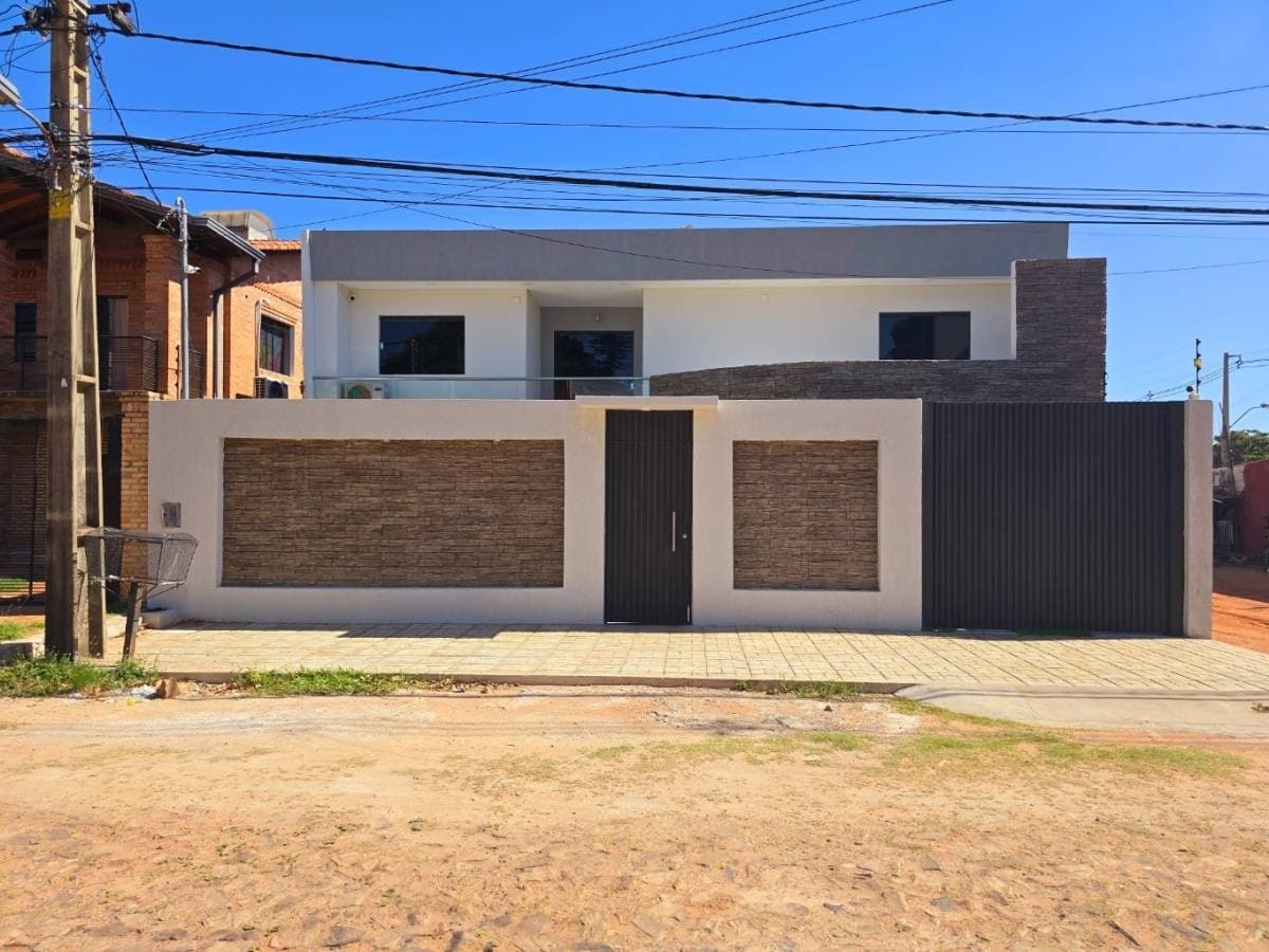 Vendo lujosa y amplia residencia en lambare zona canal 13