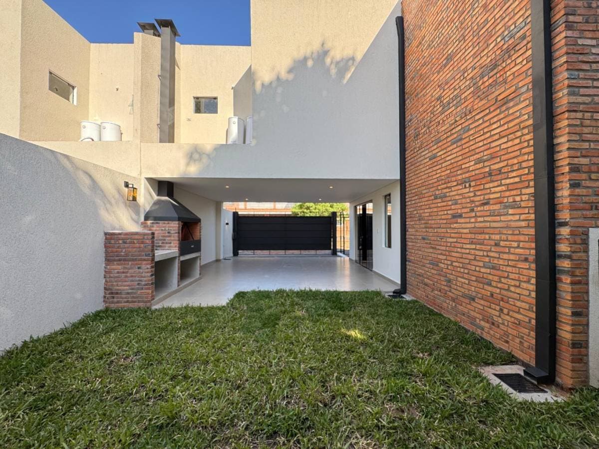 Duplex a estrenar en Luque - 4to barrio — foto 5