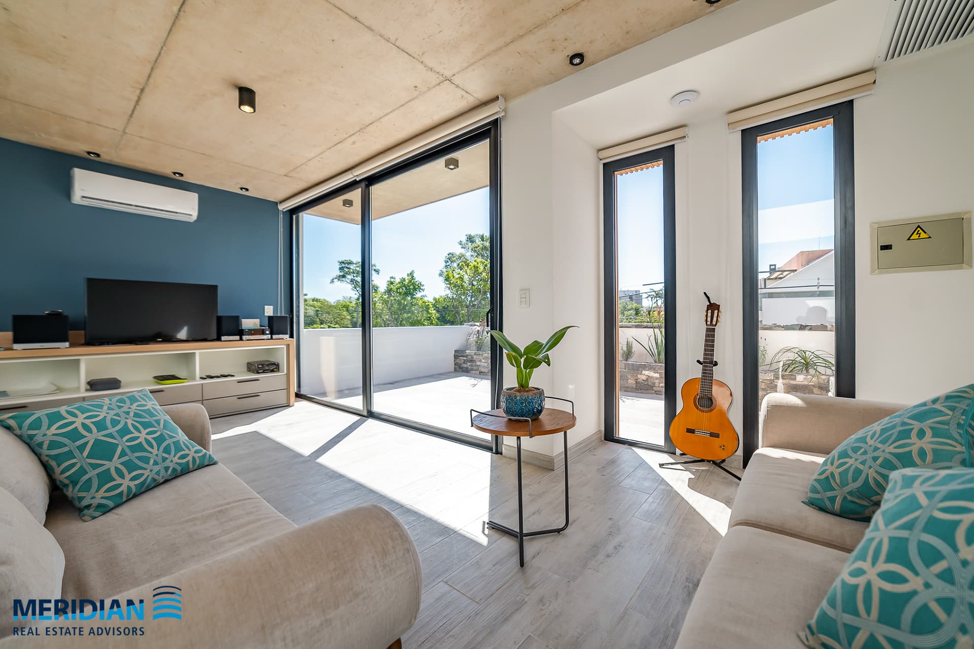Moderno triplex a estrenar en venta! 3 dormitorios en suite. Zona Banco Central, foto 3
