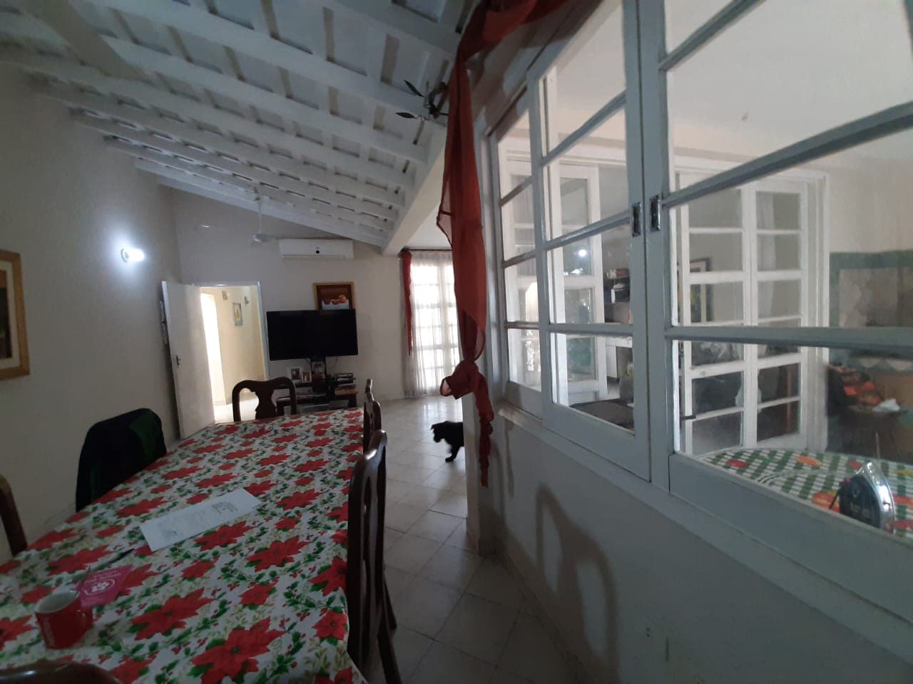 Hermosa casa en esquina en barrio Jara, foto 2