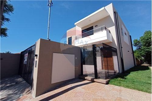 Duplex venta zona colegio sek, lambare