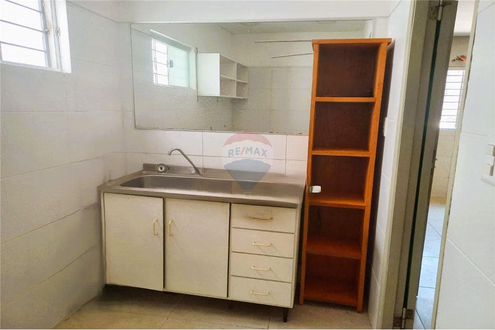 Oficina - Alquiler - Luque, Paraguay, Emprende aquí! — foto 3