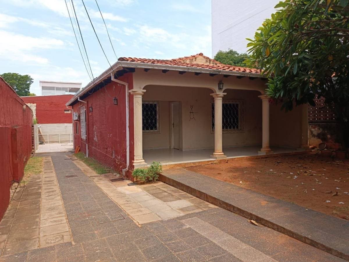 Terreno con construcción a demoler, foto 1