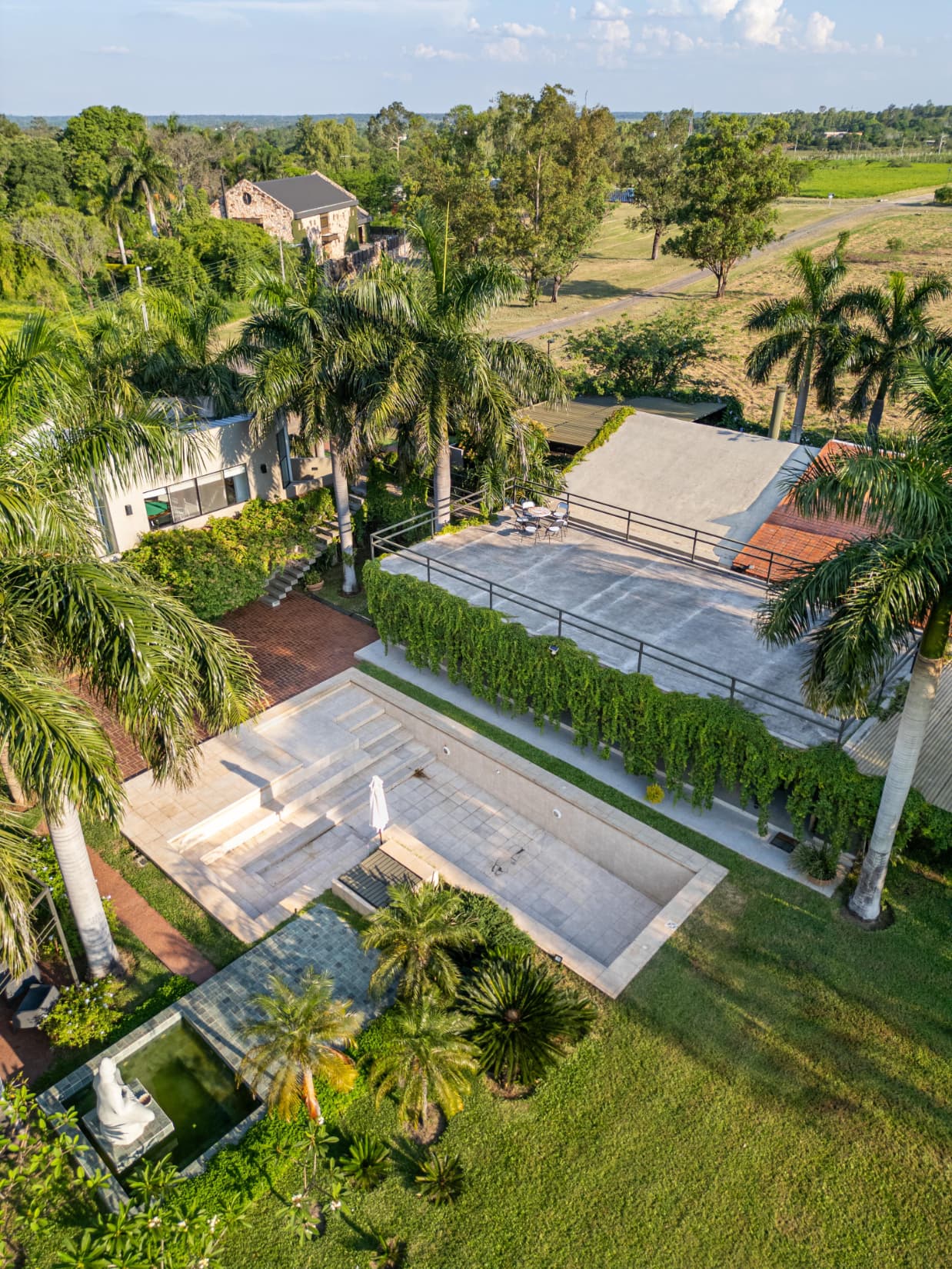 Hermosa residencia minimalista - surubi´i - frente al club centenario — foto 3