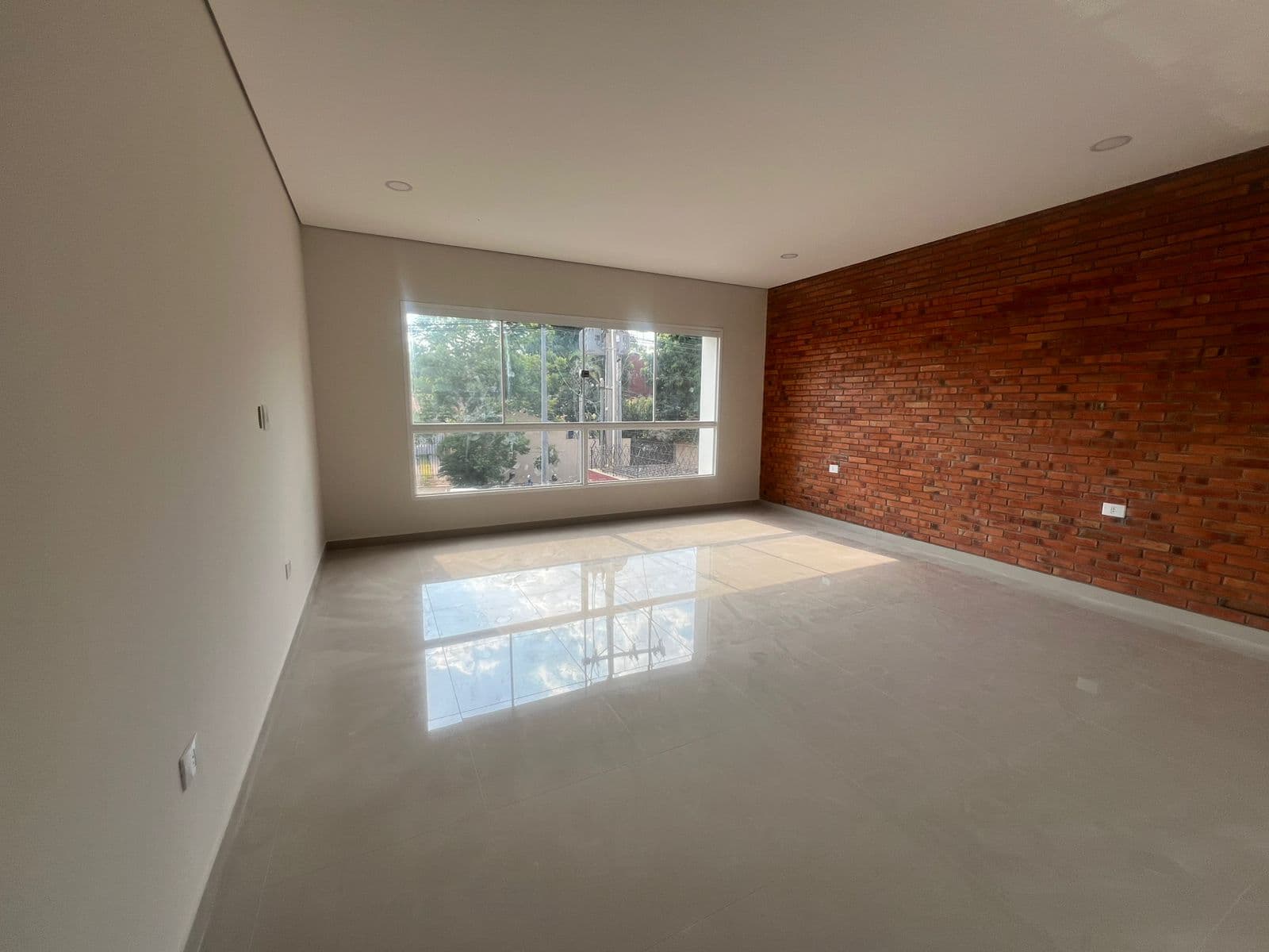 Hermosa y Moderna Casa Pareada a Estrenar de 3 Habit en Suite — foto 3