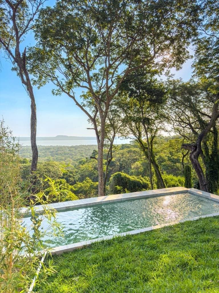 Residencia a Estrenar con Vista al Lago Ypacaraí