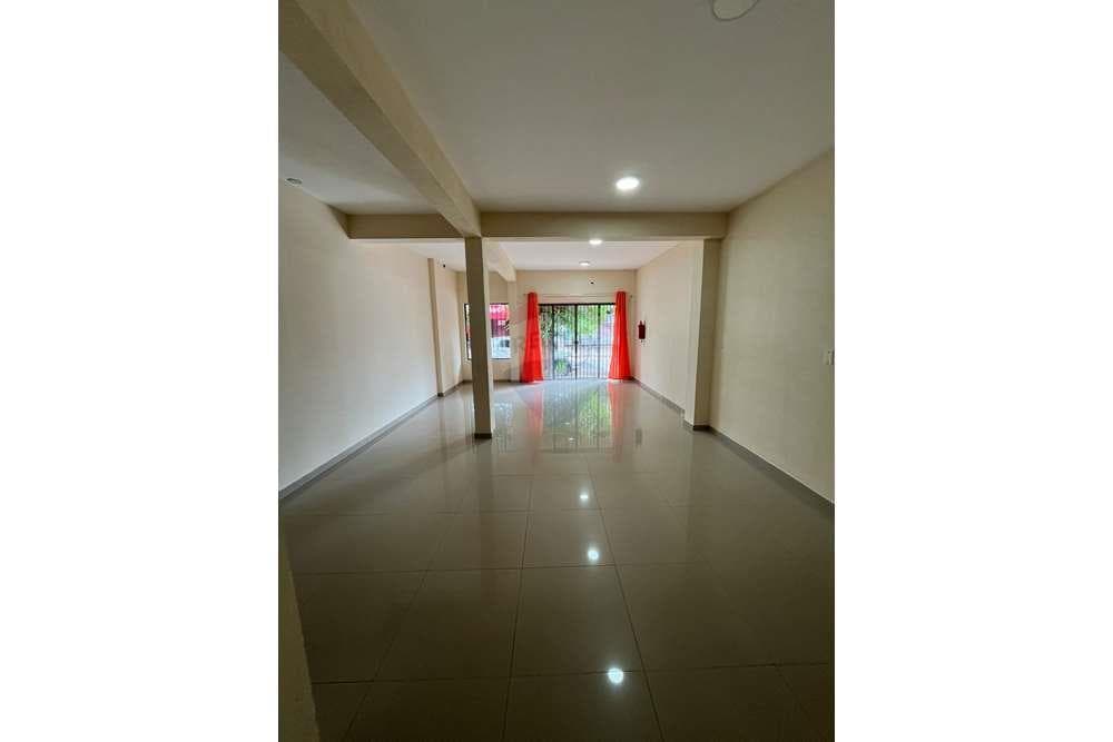 Salon comercial en lambare s/asfalto — foto 3
