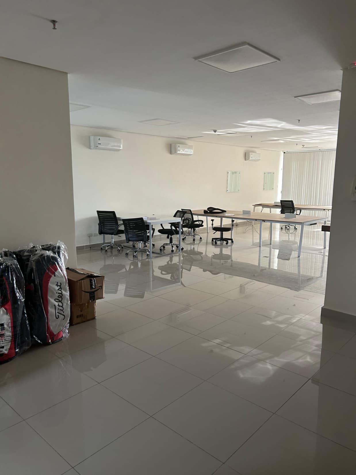 Alquilo oficina en edificio corporativo barrio ycua sati