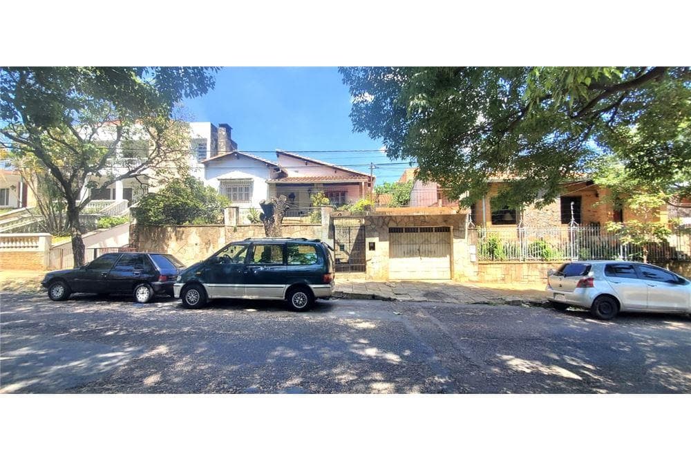 Vendo terreno con casa en barrio Jara