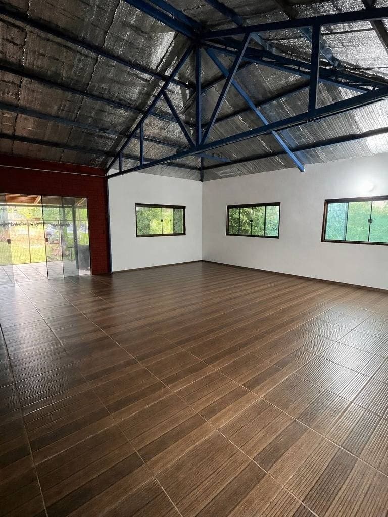 Amplia Propiedad de 3,5 Hectáreas con Piscina, Casa y Espacios Recreativos — foto 4