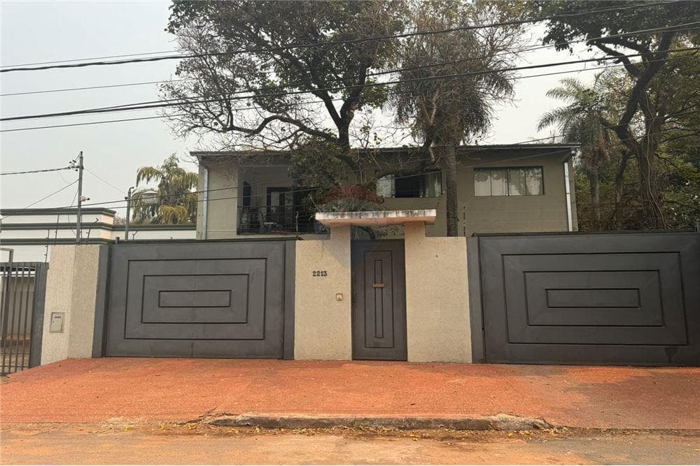 En venta residencia en lambare con 4 suites