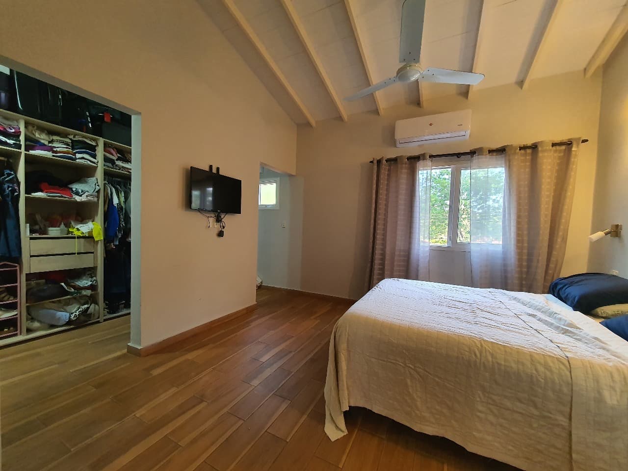 duplex amoblado con piscina en Luque Loma Merlo — foto 2