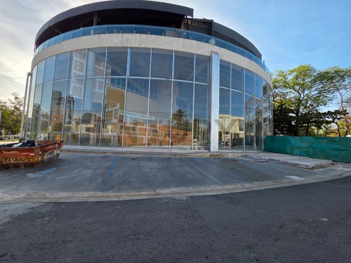 de Local Comercial en Paseo Los Árboles 750m2, foto 1