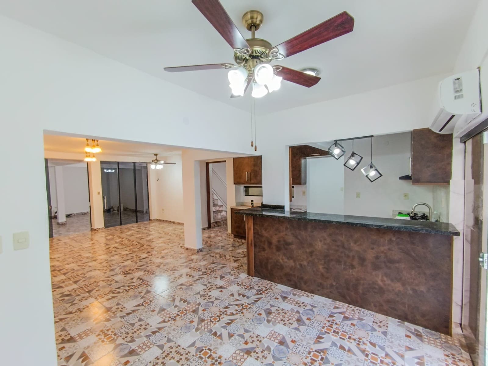 En venta residencia de lujo en altos del golf, lambare, foto 2